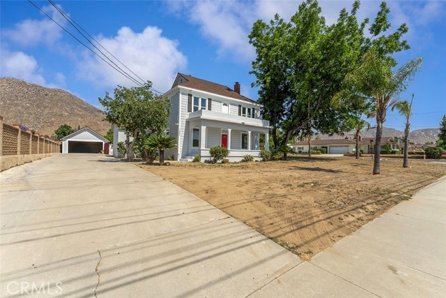 12887 Mount Vernon Avenue, Grand Terrace CA: https://media.crmls.org/medias/ff5ebe9e-ecea-456f-8cb2-ada7584cf20e.jpg