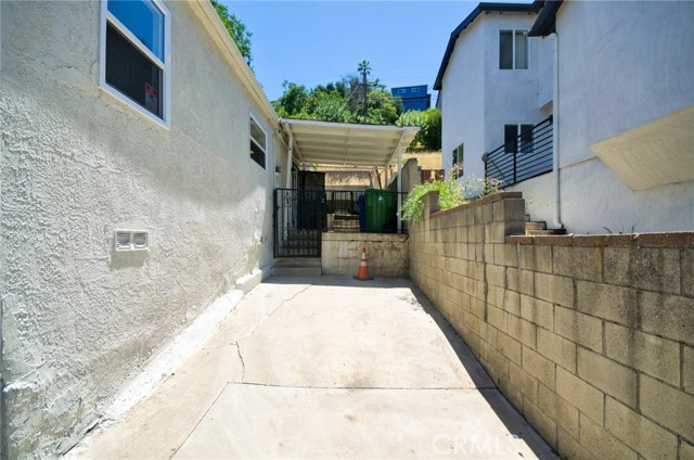 Detail Gallery Image 4 of 16 For 2028 N Marianna Ave, Los Angeles,  CA 90032 - 1 Beds | 1 Baths