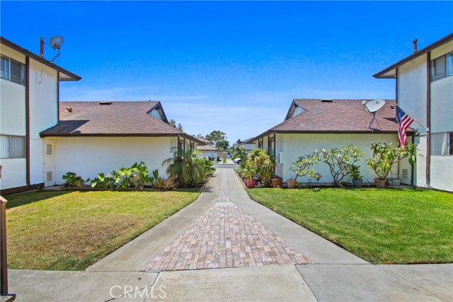 18702 Demion Lane, Huntington Beach CA: https://media.crmls.org/medias/ff5f7175-f21a-4e41-8f4e-82bd8504b2c7.jpg