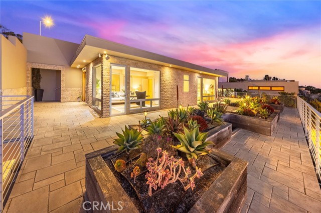 3355 Alta Laguna Boulevard, Laguna Beach CA: https://media.crmls.org/medias/ff600955-2dc0-4314-ba6c-56b0e0dfb8b1.jpg