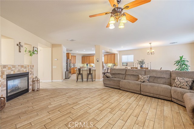 4302 Olivera Place, Lancaster CA: https://media.crmls.org/medias/ff60adec-5653-4565-aec8-73c3ac65b215.jpg