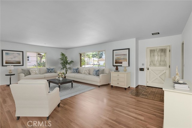 Detail Gallery Image 3 of 26 For 4389 Brentwood Ave, Riverside,  CA 92506 - 3 Beds | 2 Baths
