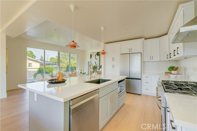 712 N Chestnut Avenue, Los Angeles CA: https://media.crmls.org/medias/ff639cdd-c090-46be-a460-81672a248a25.jpg