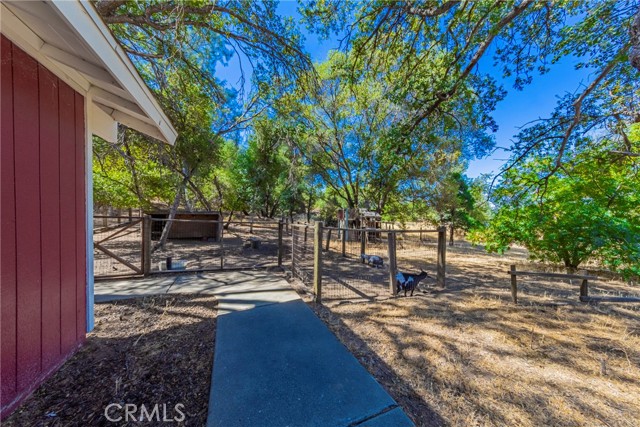 47165 Modoc Road, Coarsegold CA: https://media.crmls.org/medias/ff63bb3b-1916-43a0-85bd-02b550742c73.jpg
