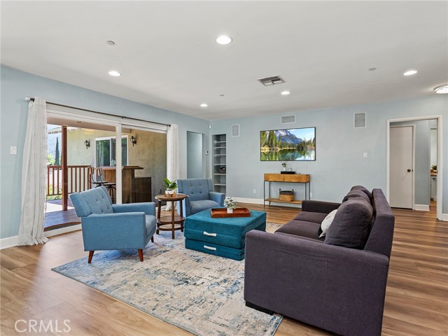 3828 2nd Avenue, La Crescenta CA: https://media.crmls.org/medias/ff63c2ea-1d1d-45f6-8351-fb76c011cb9a.jpg