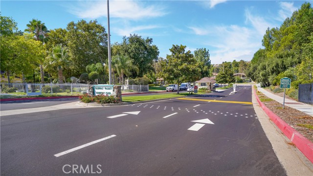 Detail Gallery Image 18 of 31 For 26741 Whispering Leaves Dr #B,  Newhall,  CA 91321 - 2 Beds | 2 Baths