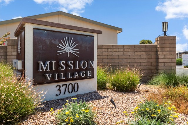 3700 Buchanan Street, Riverside CA: https://media.crmls.org/medias/ff650870-c26f-4325-9f70-be661938281b.jpg