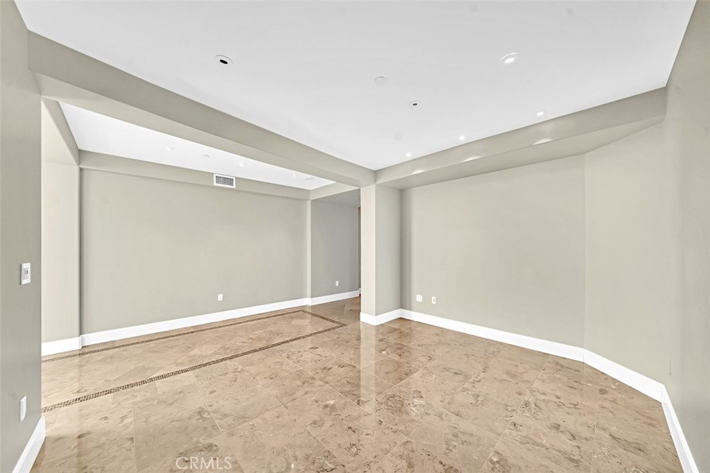 MLS #OC25280350 image #15