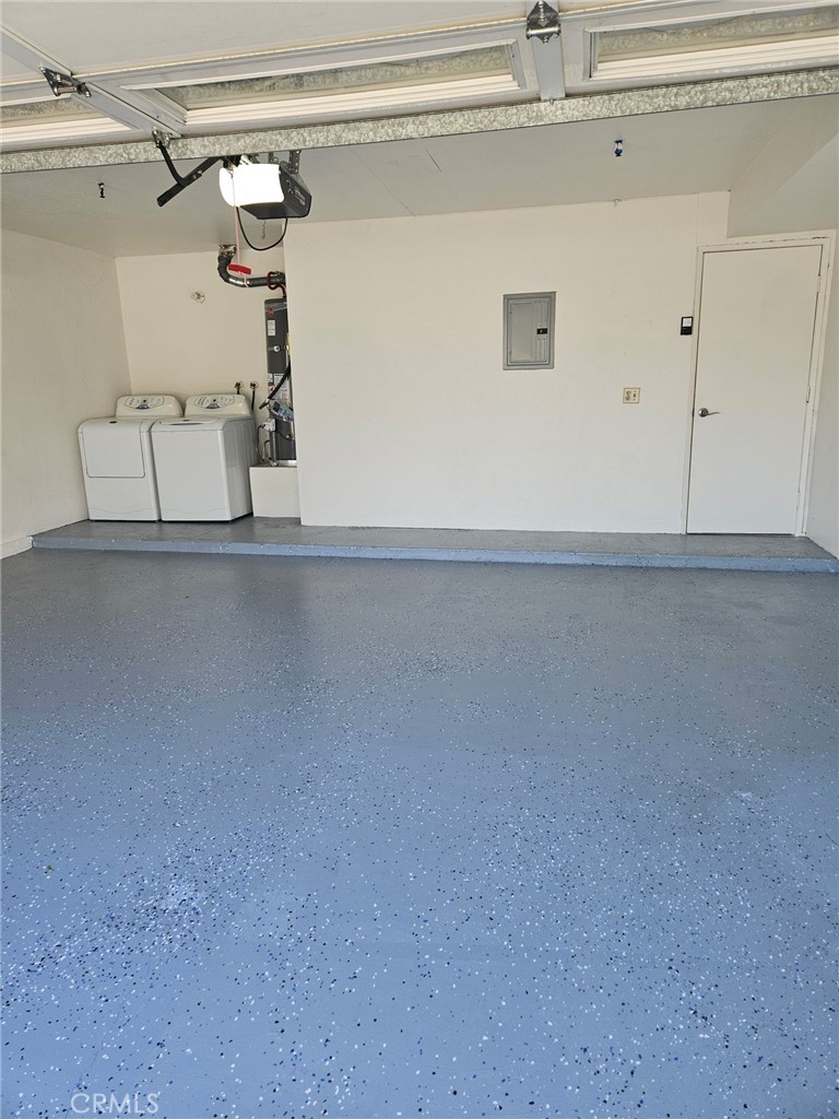 https://media.crmls.org/medias/ff655ad8-a4ab-4e91-8253-eb26275e4944.jpg?preset=X-Large