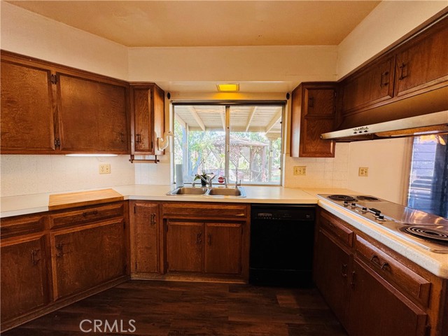 12257 Skywood Court, Riverside CA: https://media.crmls.org/medias/ff66e35d-4416-4481-9e64-a0bca0339fea.jpg