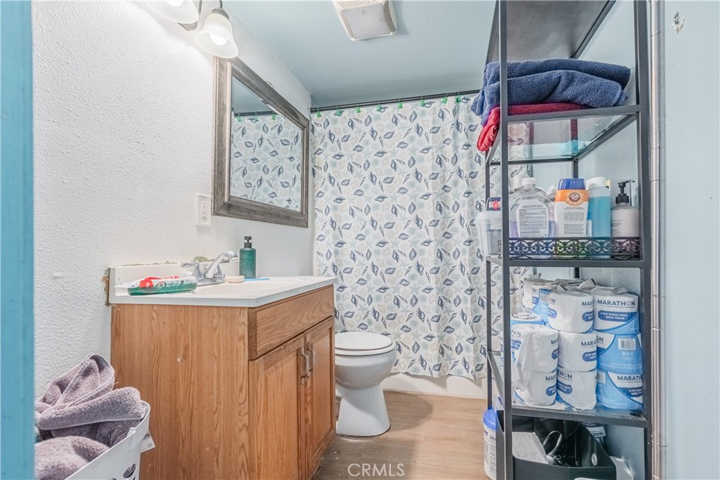 https://media.crmls.org/medias/ff678290-e3a9-434d-b746-6e10d6149eaa.jpg?preset=X-Large