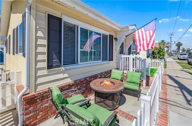 715 Olive Avenue, Huntington Beach CA: https://media.crmls.org/medias/ff678bcb-156e-46b9-97a3-c97cd52918cc.jpg