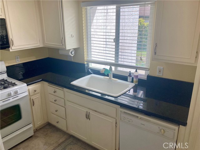 Detail Gallery Image 13 of 27 For 841 Vista Del Collados, San Luis Obispo,  CA 93405 - 3 Beds | 3 Baths