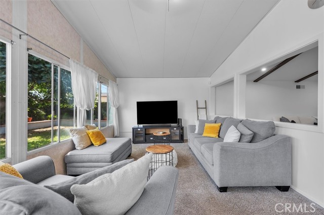 1702 E Dimondale Drive, Carson CA: https://media.crmls.org/medias/ff67b843-4cbe-49b7-a961-714927dd4f01.jpg