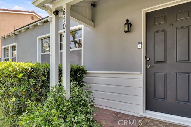 6507 Gentry Avenue, North Hollywood CA: https://media.crmls.org/medias/ff67f233-c193-4c85-a9d5-5ebd55cba06e.jpg