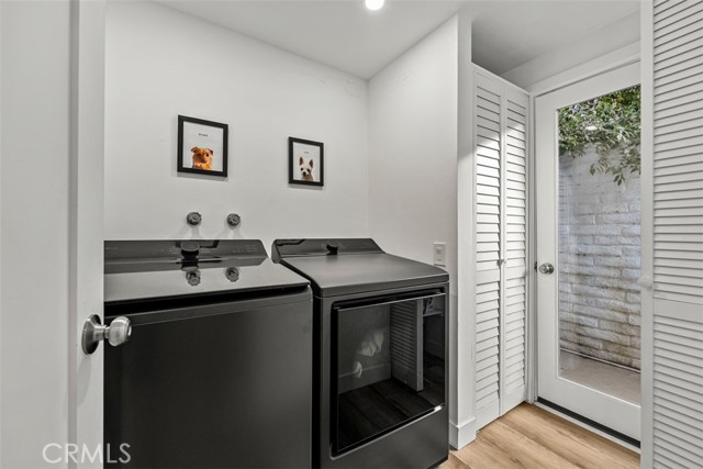 4139 S Cloverdale Avenue, Los Angeles CA: https://media.crmls.org/medias/ff67f429-577b-4843-8c55-adc309bb14a6.jpg