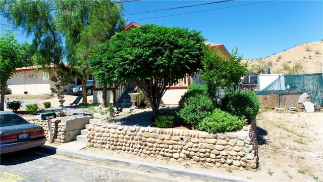 15464 3rd Street, Victorville CA: https://media.crmls.org/medias/ff67f9a7-22a6-49ae-b31b-4d96a5786d44.jpg