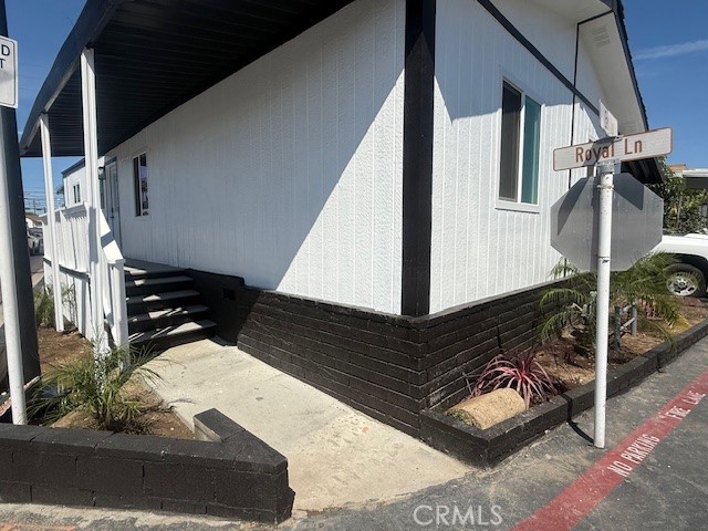 Detail Gallery Image 4 of 23 For 215 S Sullivan Ln #220,  Santa Ana,  CA 92704 - 4 Beds | 2 Baths