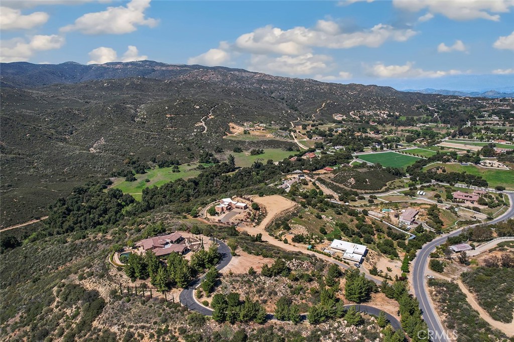 https://media.crmls.org/medias/ff68c996-b4b0-4e27-93a5-ccbd59b41b55.jpg?preset=X-Large