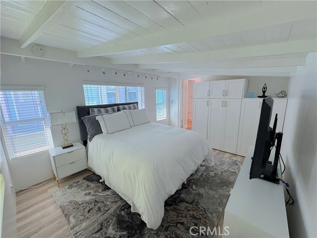 726 1/2 Esplanade, Redondo Beach CA: https://media.crmls.org/medias/ff692c3f-98e6-4742-9e30-9e4e48678c81.jpg