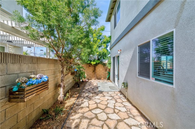 5612 Sprague Avenue, Cypress CA: https://media.crmls.org/medias/ff69752f-d22a-4e16-b12b-c36c2ab1ba45.jpg
