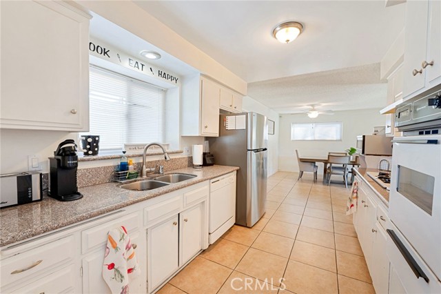 Detail Gallery Image 13 of 14 For 6302 Apple, Rialto,  CA 92377 - 4 Beds | 2 Baths