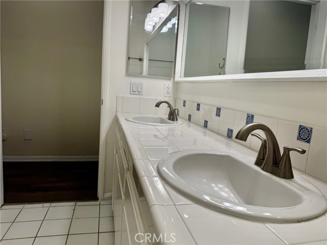 Detail Gallery Image 22 of 26 For 18930 Sherman Way #17,  Reseda,  CA 91335 - 4 Beds | 3 Baths