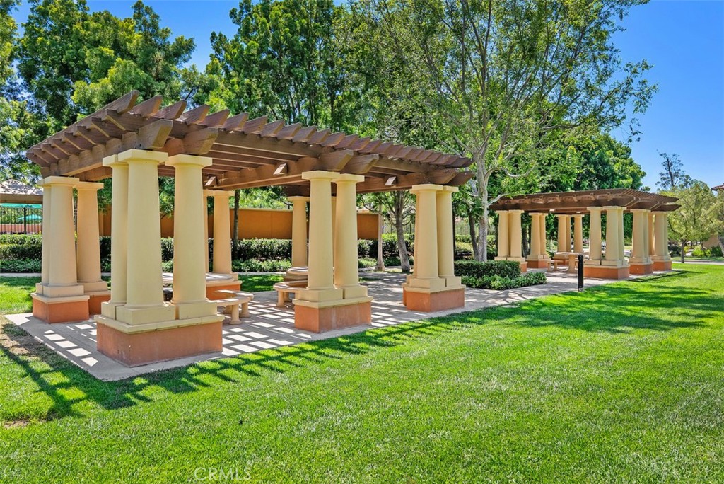 https://media.crmls.org/medias/ff6b7ff6-4493-478e-9722-7dd5ec58740d.jpg?preset=X-Large