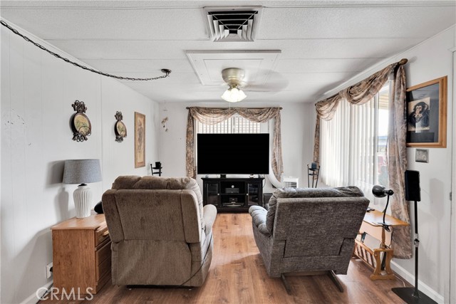 701 Montara Road, Barstow CA: https://media.crmls.org/medias/ff6b9638-0888-4906-8c73-639d72a1bde2.jpg