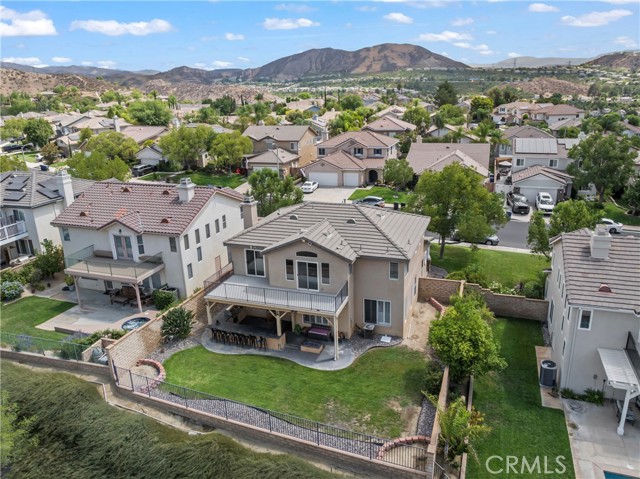 22939 Raintree Lane, Saugus CA: https://media.crmls.org/medias/ff6bc3c2-3092-4219-a032-66354d4fac25.jpg