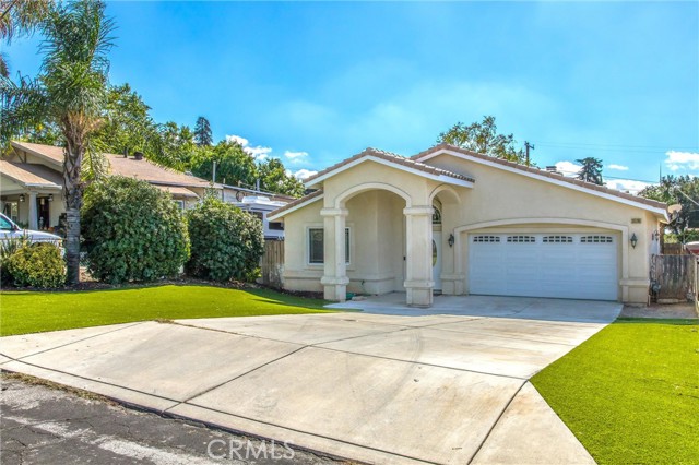 Detail Gallery Image 3 of 33 For 35265 Avenue C, Yucaipa,  CA 92399 - 3 Beds | 2 Baths