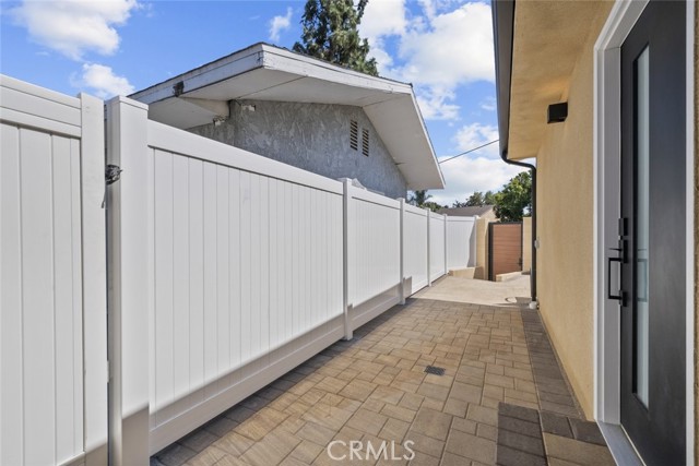 8049 Lullaby Lane, Panorama City CA: https://media.crmls.org/medias/ff6c4394-93c1-4bfb-9856-63b68036eb5c.jpg
