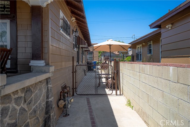 2289 W 29th Place, Los Angeles CA: https://media.crmls.org/medias/ff6ca90a-60be-4e98-8106-9bba371340a4.jpg