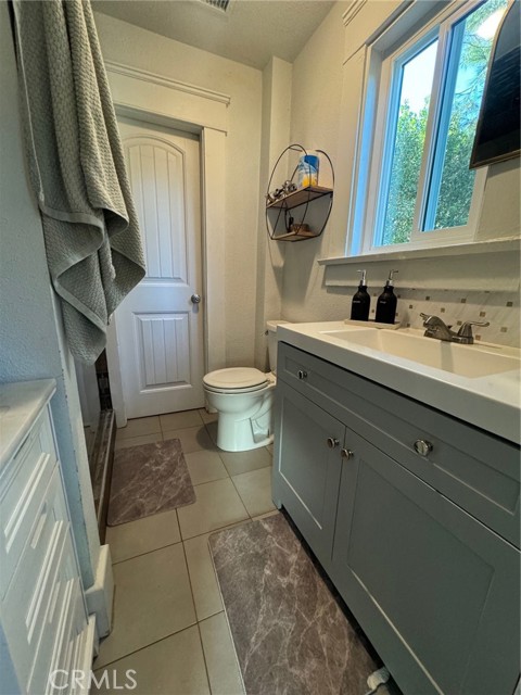 1355 N Gordon Street, Pomona CA: https://media.crmls.org/medias/ff6df24d-ac8b-4469-b7cf-ad3e6ec63af4.jpg