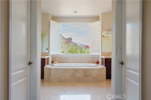 Detail Gallery Image 23 of 74 For 2775 Edgeview Ct, Newbury Park,  CA 91320 - 6 Beds | 4/1 Baths