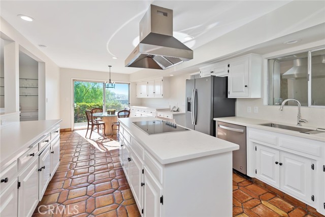 24971 KIT CARSON Road, Hidden Hills CA: https://media.crmls.org/medias/ff6ede87-f845-4620-805d-c0bbe1918366.jpg