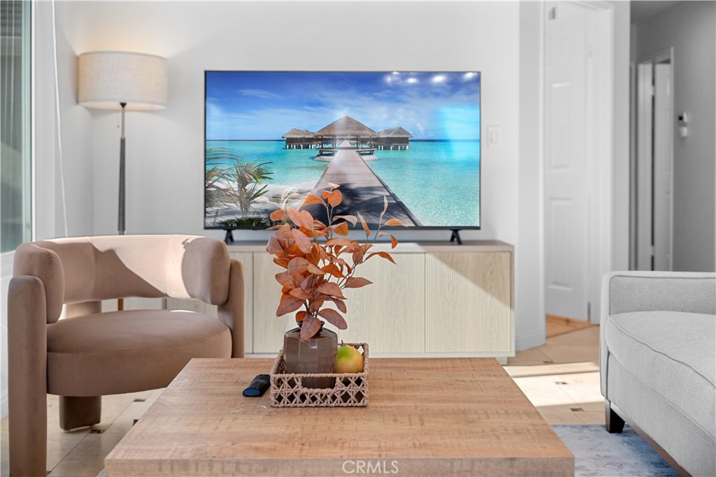 https://media.crmls.org/medias/ff6f04d5-6be2-4a1f-81c9-5b0603e3541c.jpg?preset=X-Large