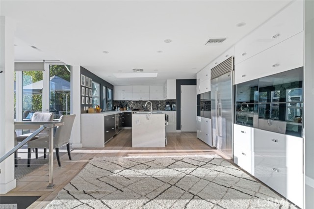 Detail Gallery Image 11 of 43 For 8646 Hillside Ave, Los Angeles,  CA 90069 - 4 Beds | 4 Baths