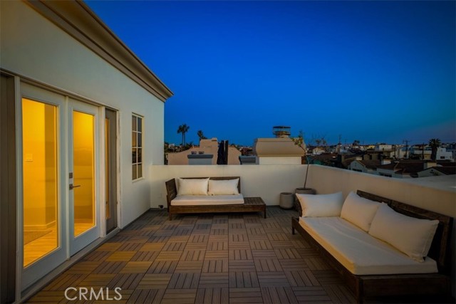 Detail Gallery Image 70 of 73 For 3511 via Dolce, Marina Del Rey,  CA 90292 - 4 Beds | 3/1 Baths