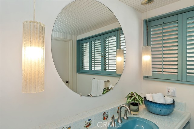 27280 Peninsula Drive, Lake Arrowhead CA: https://media.crmls.org/medias/ff6f9886-cf70-4950-946f-b0cd131cdaa6.jpg