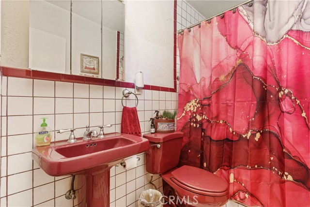 Detail Gallery Image 12 of 39 For 981 W Oliver St, San Pedro,  CA 90731 - 6 Beds | 3 Baths