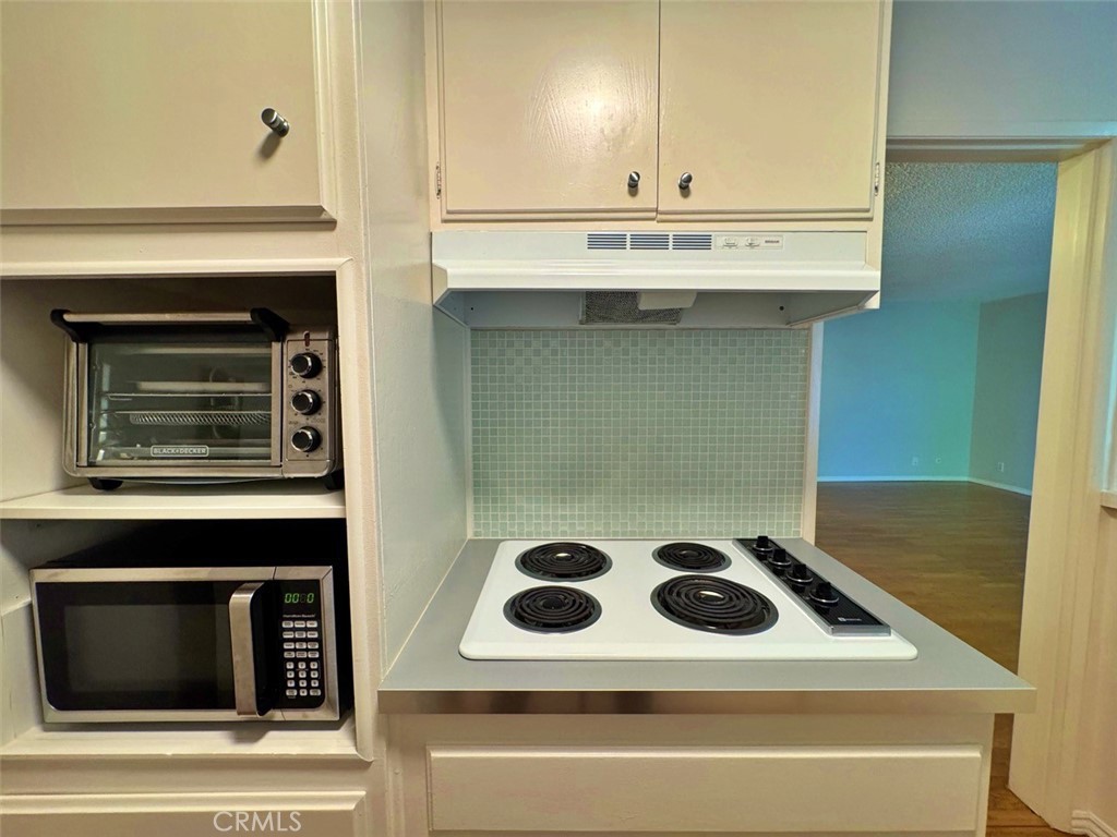 https://media.crmls.org/medias/ff7122d9-8d77-462e-a860-563aa3e6109d.jpg?preset=X-Large