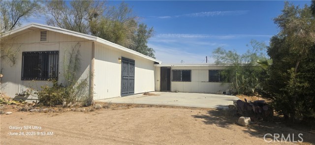 351 Neimeyer Place, Yucca Valley CA: https://media.crmls.org/medias/ff72f0d5-a1a3-4b2c-ac1c-36558a582db5.jpg