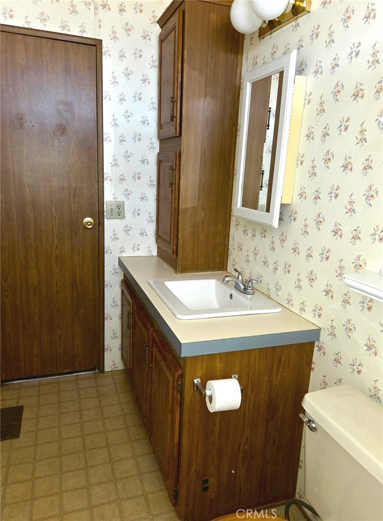 https://media.crmls.org/medias/ff730651-d705-4868-8374-87475ded05a6.jpg?preset=X-Large