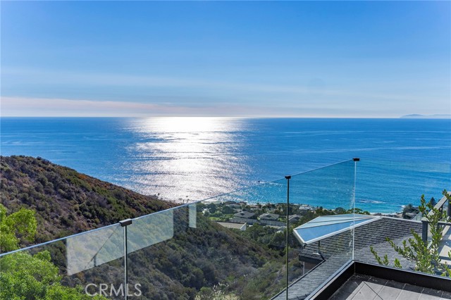 Detail Gallery Image 2 of 53 For 685 Nyes Pl, Laguna Beach,  CA 92651 - 3 Beds | 2/1 Baths