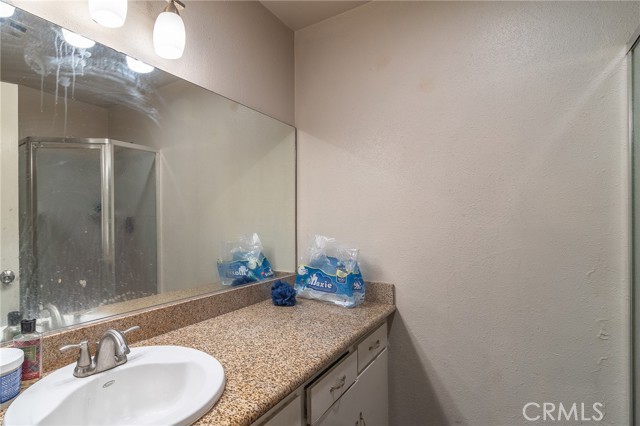 Detail Gallery Image 3 of 20 For 5530 Ackerfield Ave #101,  Long Beach,  CA 90805 - 3 Beds | 2 Baths