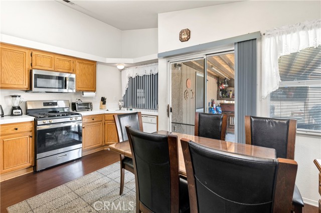 Detail Gallery Image 8 of 31 For 1115 White Tip Ln, Perris,  CA 92571 - 3 Beds | 2 Baths