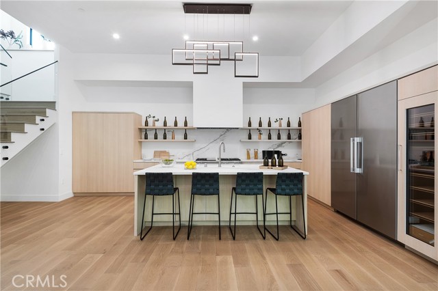 Detail Gallery Image 14 of 46 For 9836 Yoakum Dr, Beverly Hills,  CA 90210 - 5 Beds | 4 Baths