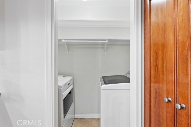 18301 Gum Tree Lane, Huntington Beach CA: https://media.crmls.org/medias/ff7988ce-6cdd-44e1-8a3d-8772fc0a832b.jpg
