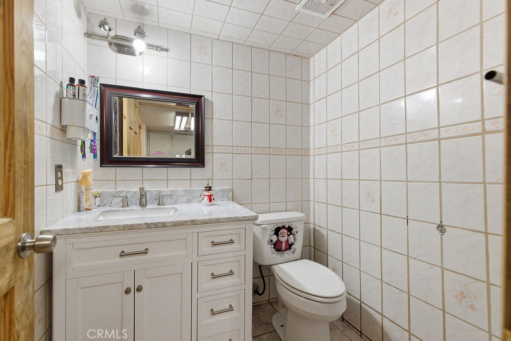 https://media.crmls.org/medias/ff7a0324-662f-4c63-b437-bd2067679d51.jpg?preset=X-Large